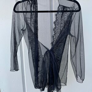 Lace cover up top in size M